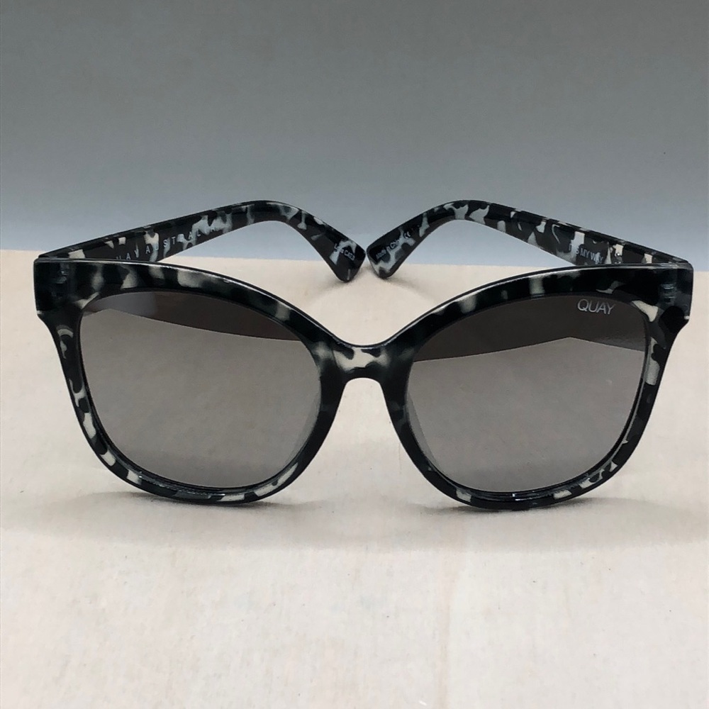 QUAY Australia Sunglasses It’s My Way Black Tortoise Cat Eye Mirror Oversized